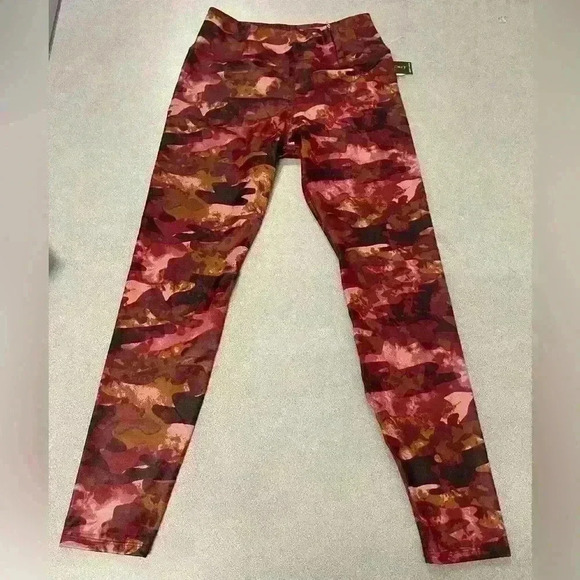 Tahari Pants - TAHARI Women’s High Waist Full Length Leggings in Red Wine Camo size Small- NWT
